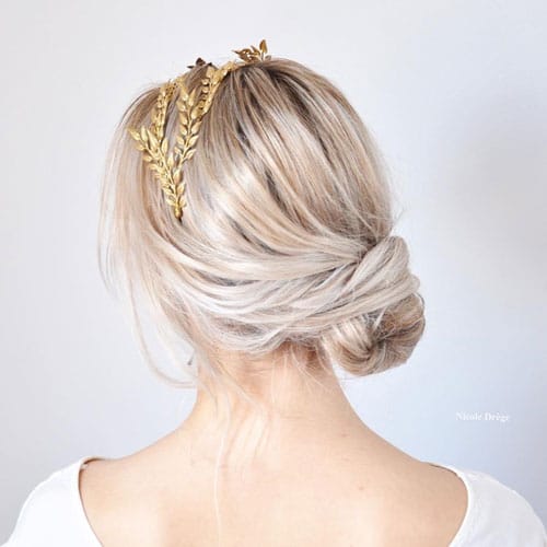 chignon de mariage avec couronne