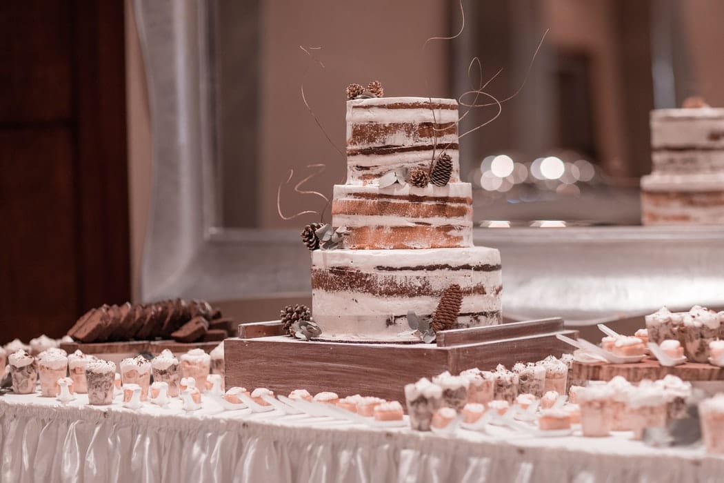 La-tendance-du-naked-wedding-cake-on-adore