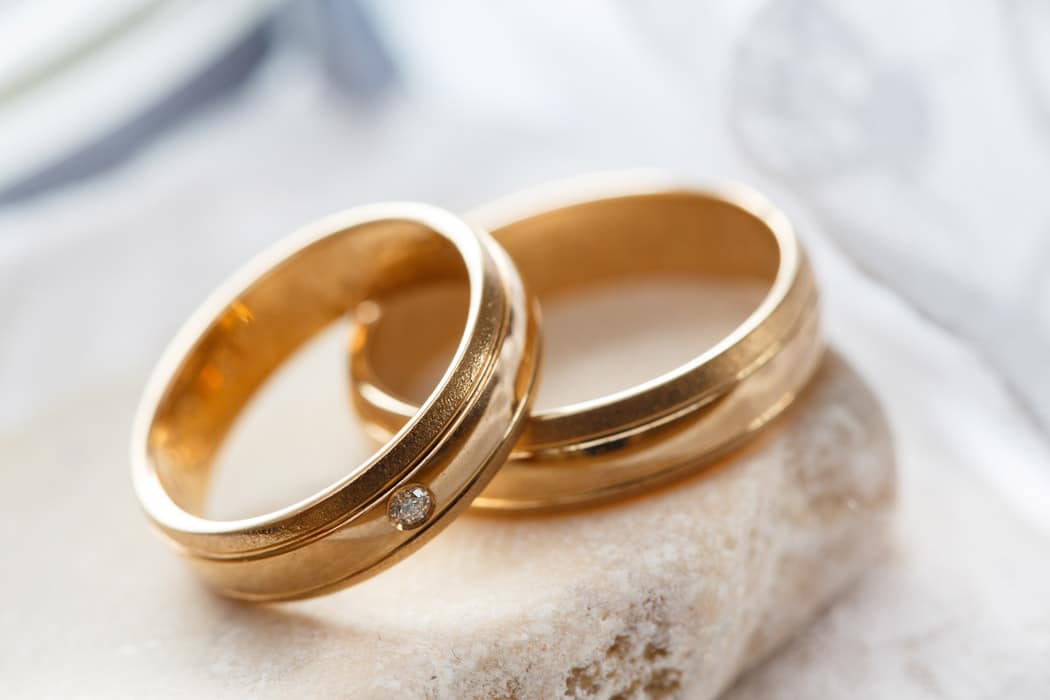 Alliances de mariage : comment nettoyer des bijoux en or ?