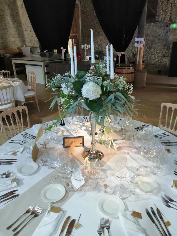 centre table mariage chandelier fleuri
