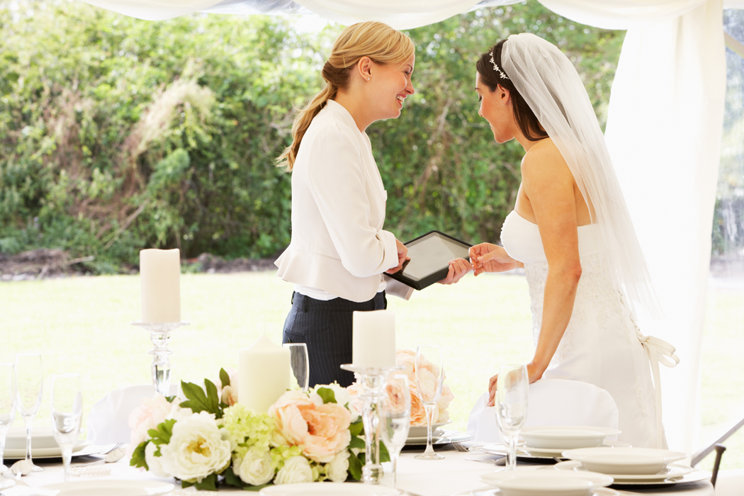 wedding planner et mariée le jour du mariage