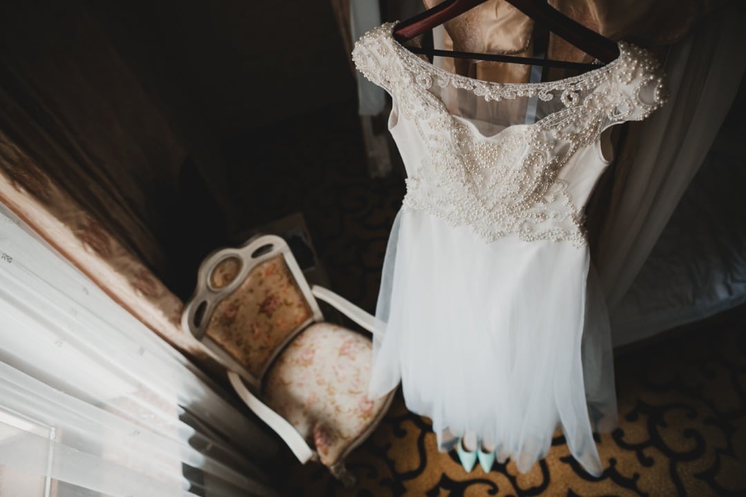 resell wedding dress on vintage second hand