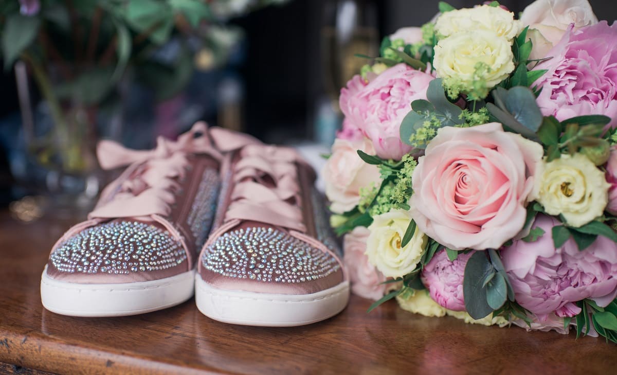 How to Wear Sneakers to a Wedding Without Missteps 