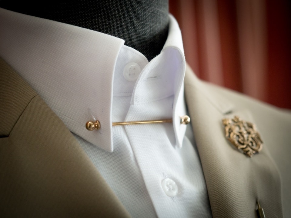 chemise blanche de marié col