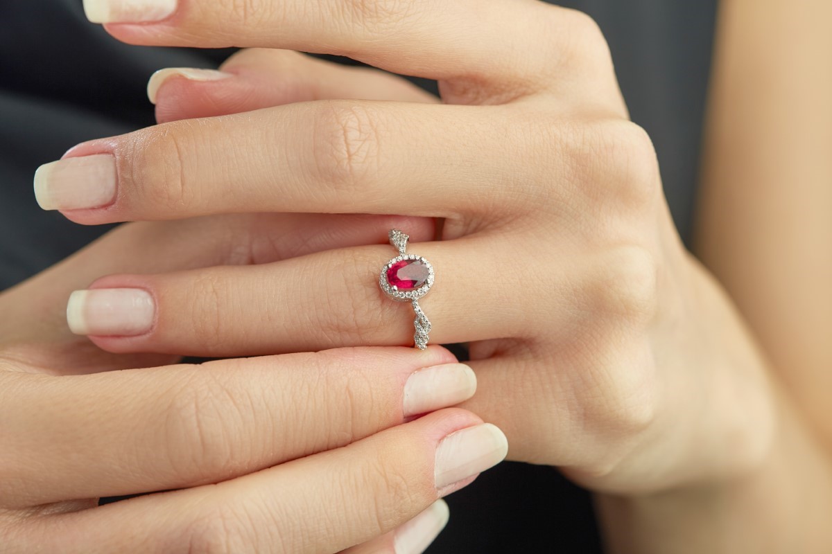 Quartz rose, diamant, saphir : les pierres (précieuses) qui parlent d’amour
