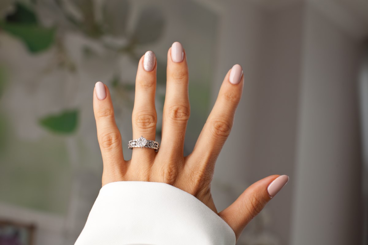 Quelle bague de fiançailles offrir en 2025 ?