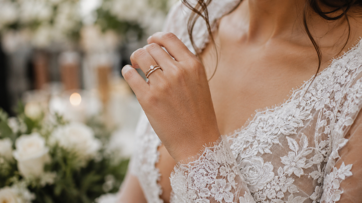 Bague de fiançailles discrète et si le vrai luxe était de ne pas trop briller